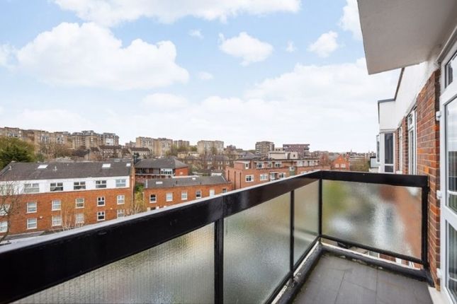 Flat for sale in Fairfax Road, South Hampstead