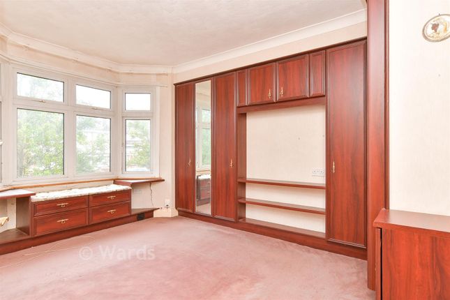 3, Milton Avenue, Gravesend photo 3