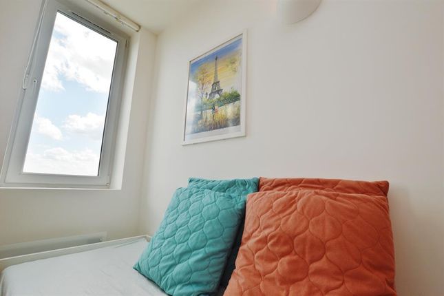 Flat to rent in Canning Road, London