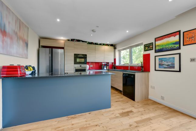 21, Farington Acres, Weybridge photo 4
