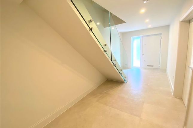 92a, Henfold Road, Manchester photo 5
