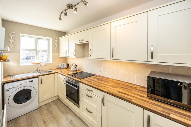 6, Crofts House, Spout Hill, Brighouse photo 2