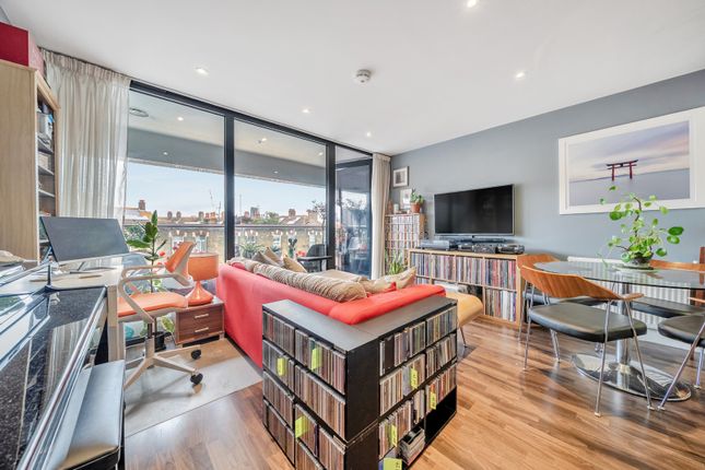 1-bed flat on Flat 16, 4, Lambarde Square, Greenwich, £300,000