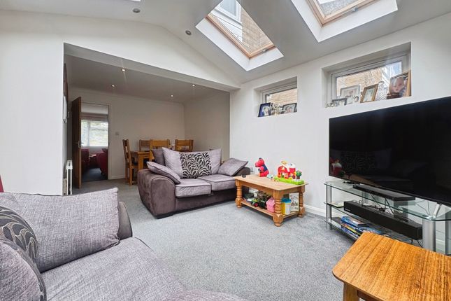 35, Oast House Crescent, Surrey photo 2