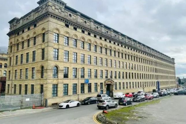 1-bed flat on Apartment 106 Silk Warehouse, Lilycroft Road, Bradford, £25,000