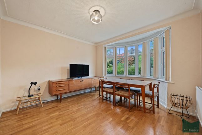 59 Brookside South, Barnet photo 4