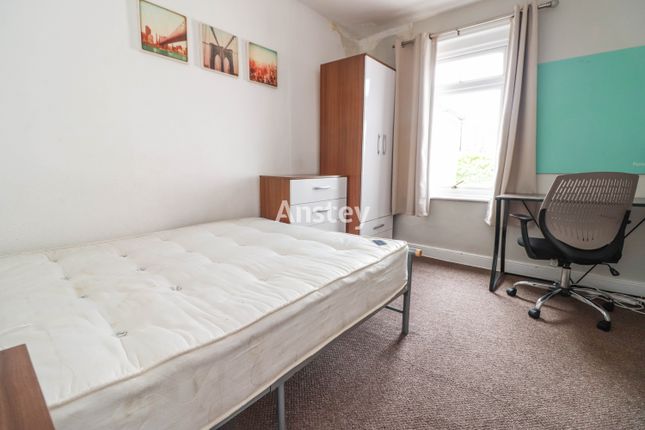 Terraced house to rent in Southcliff Road, Southampton