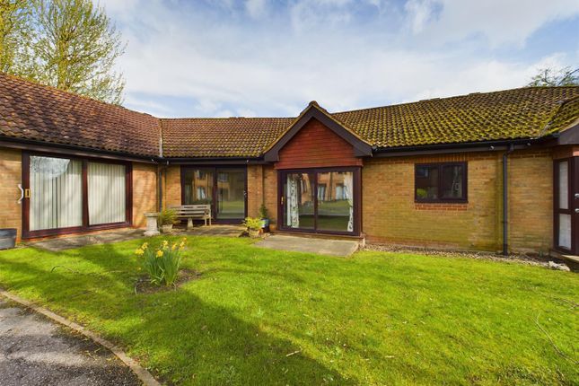 Bungalow for sale in Burrcroft Court, Reading