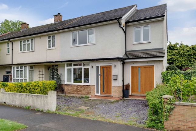 Thumbnail Property to rent in Station Gardens, Chiswick