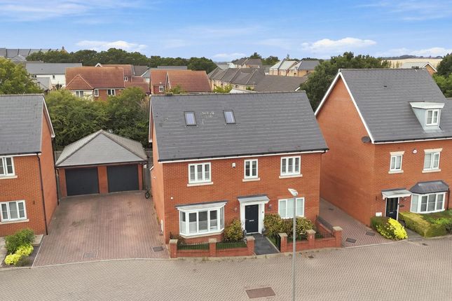 6, Reeds Close, Basildon photo 2
