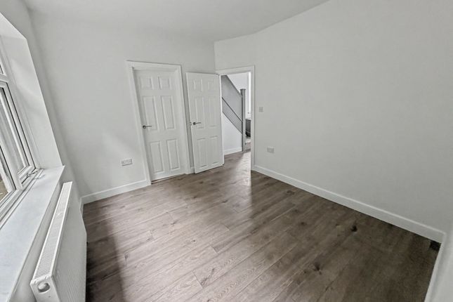 89 Castlewood Road, Salford photo 5