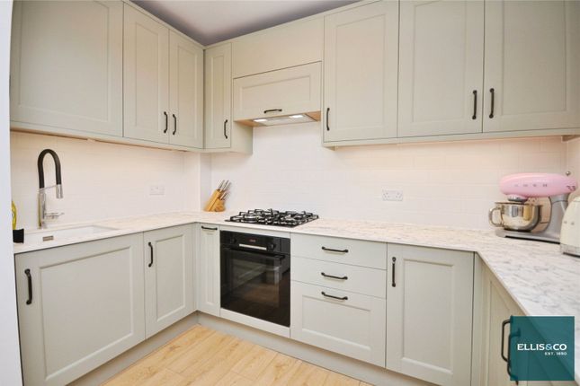 Top Floor, 124, Hendon Lane, Finchley photo 3