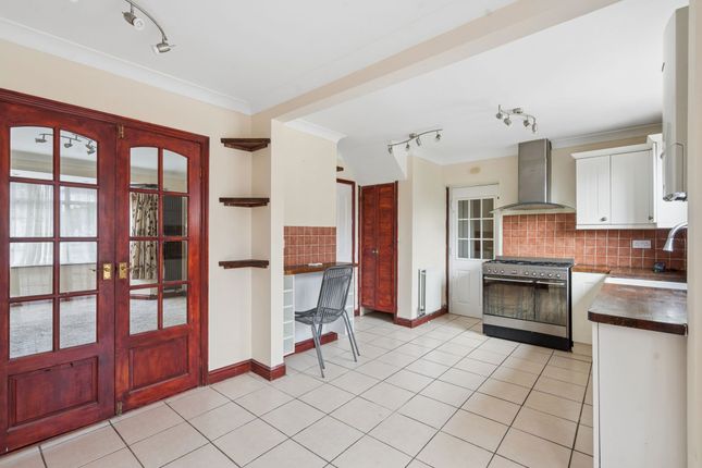 35 Garston Lane, Watford photo 3