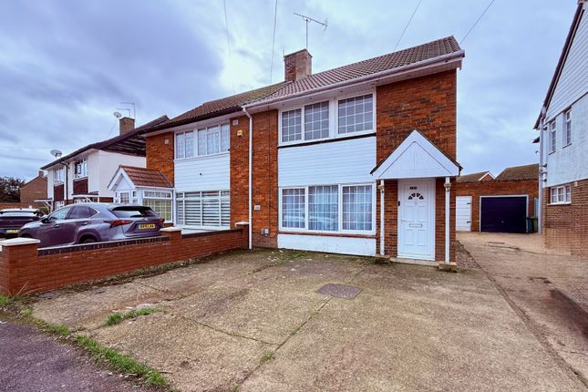 10, St Anne's Avenue, Stanwell photo 2