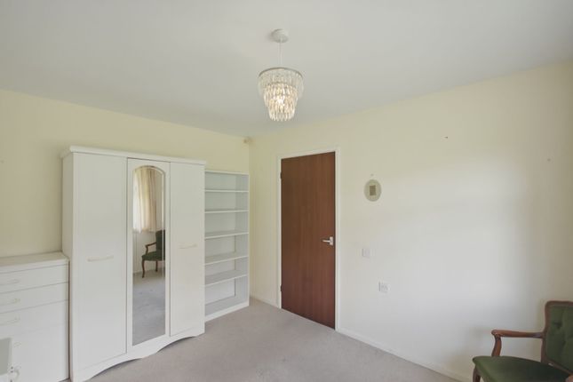 5, Rednall Close, Chesterfield photo 3