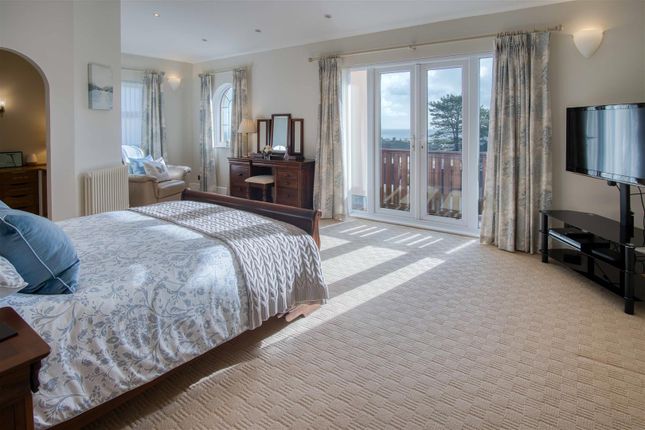 Carmel, North Cliffe, Tenby photo 3
