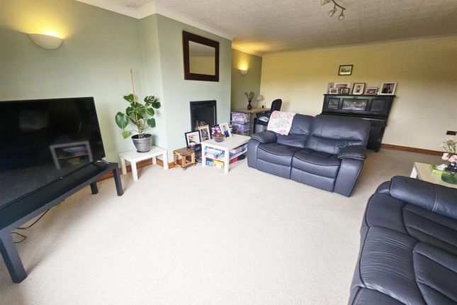 8, Grove Close, Knighton photo 4