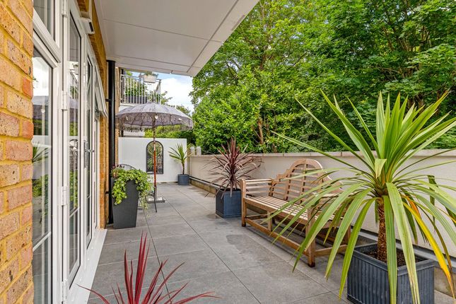 Apartment 8, Atkinson House, 3, Eden Place, Surrey photo 3