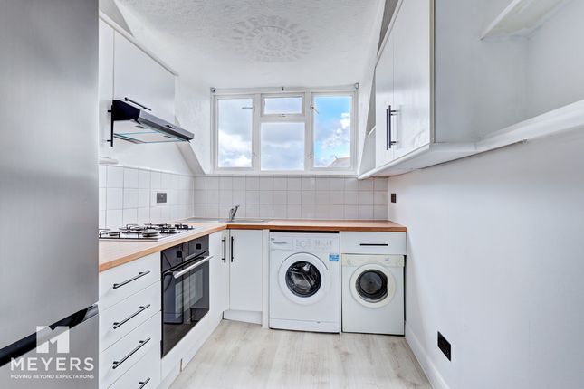 Flat 5, 24, Gardens View, Bournemouth photo 3