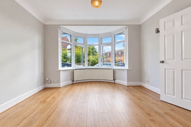 24, Tanners Lane, Ilford photo 3