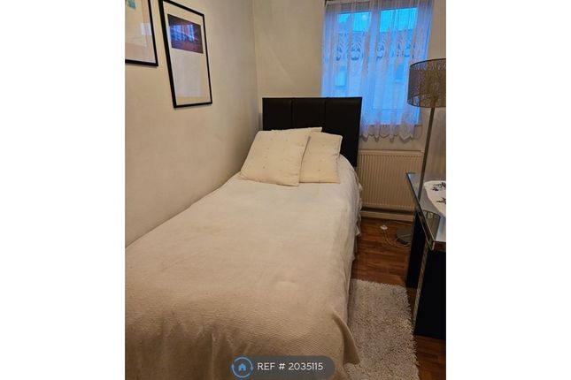 Thumbnail Room to rent in Usk Road, London