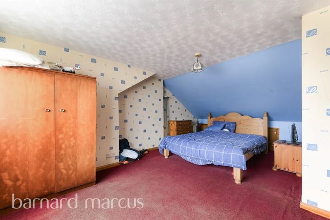 3, Malvern Close, Mitcham photo 4