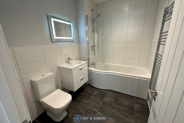 Flat, Chesters Place Downing Road, Tilehurst, Reading photo 4