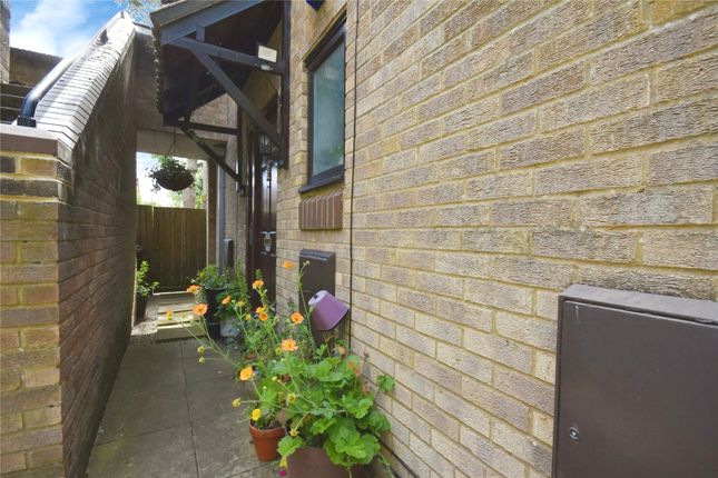 Thumbnail Flat for sale in Maiden Place, Lower Earley, Reading