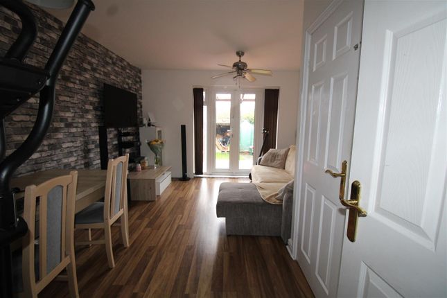 22, St. Katherines Mews, Peterborough photo 3