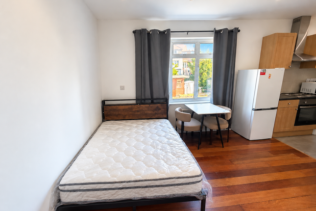 Cairnfield Avenue, London photo 2