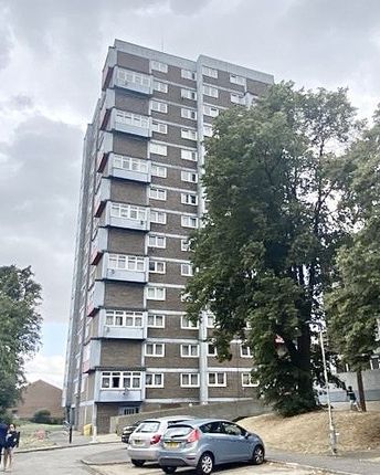 Flat for sale in Melville Court, Chatham, Kent