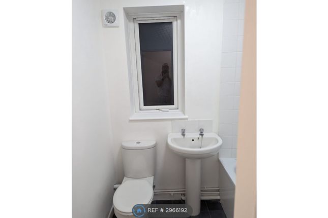 Flat, Albert Road, Poole photo 2