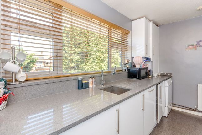 4, Whatmore Close, Staines-upon-Thames photo 5
