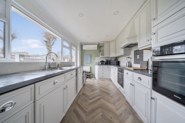 36, Ancaster Drive photo 2