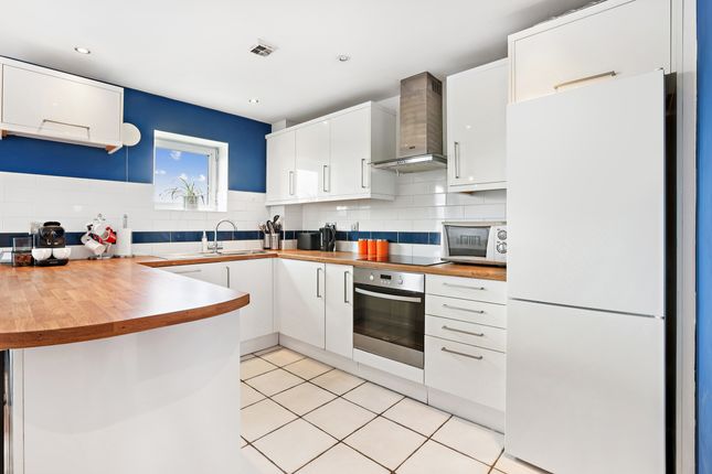 2-bed flat on 41 Holland Gardens, Brentford, £375,000