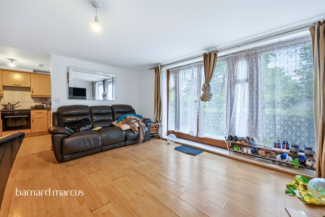 Flat 3, Callender Court, 1, Harry Close, Croydon photo 4
