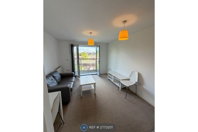 Apartment, Spinner House A Elmira Way, Salford photo 3