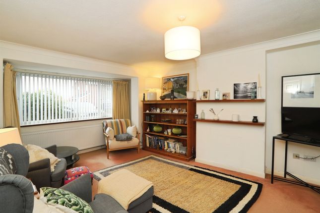 14, Camperly Close, Pontypridd photo 2