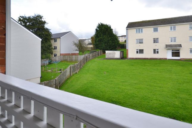 Thumbnail Flat to rent in Curlew Close, Haverfordwest