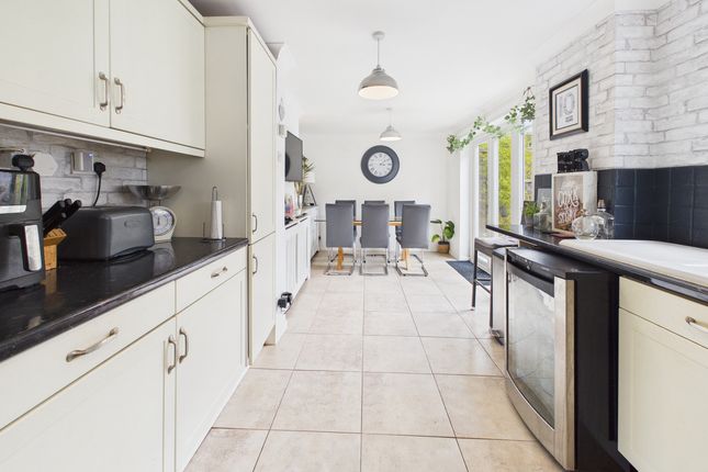 65, Wood View, Hemel Hempstead photo 4