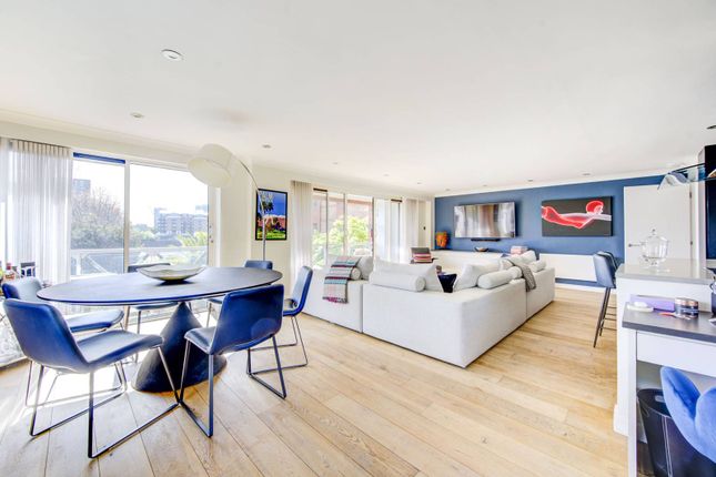 Flat for sale in William Morris Way, Fulham, London