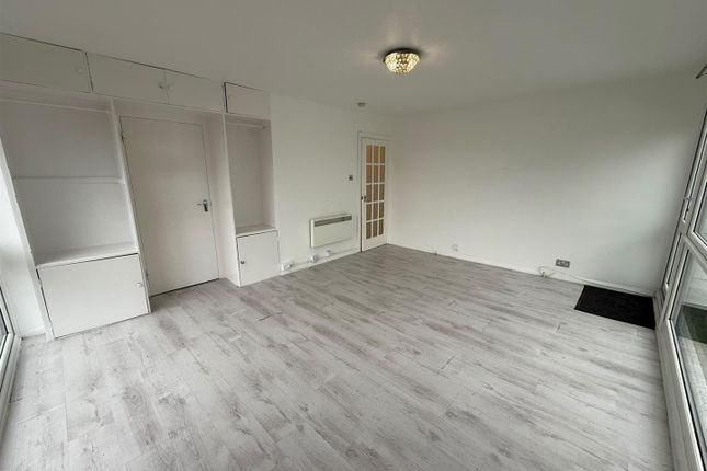 42, Avalon Close, Enfield photo 3