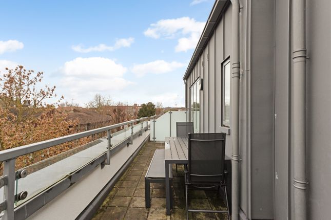 Flat for sale in Brondesbury Park, London