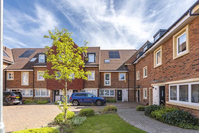 Flat for sale in Ash Tree Close, Farnborough, Orpington, Kent