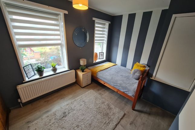 28 Leonard Close, Sheffield photo 3