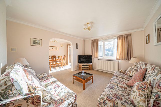 8 Maple Walk, Andover photo 3