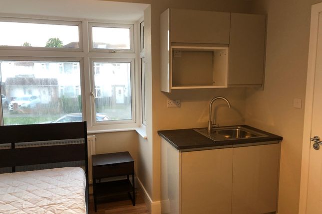 86 Auckland Road,, Auckland Road, Potters Bar photo 2