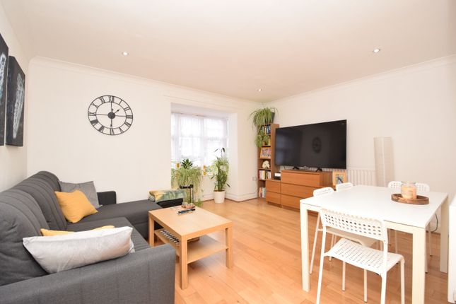 Flat to rent in Union Road, Wembley, Greater London