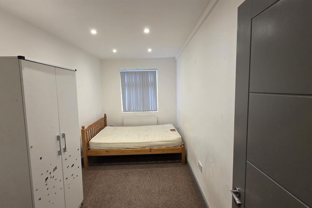 Flat 2, 17, Dane Road, Southall photo 5