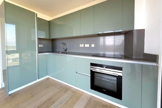 Harrington Place, Woking photo 4